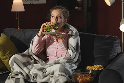 IIs Eating Late Bad for Your Weight? When to Close the Kitchen